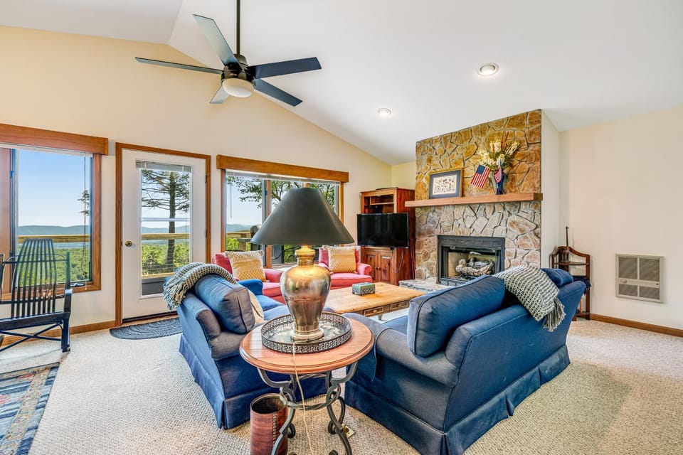 Long Range Retreat House in Beech Mountain