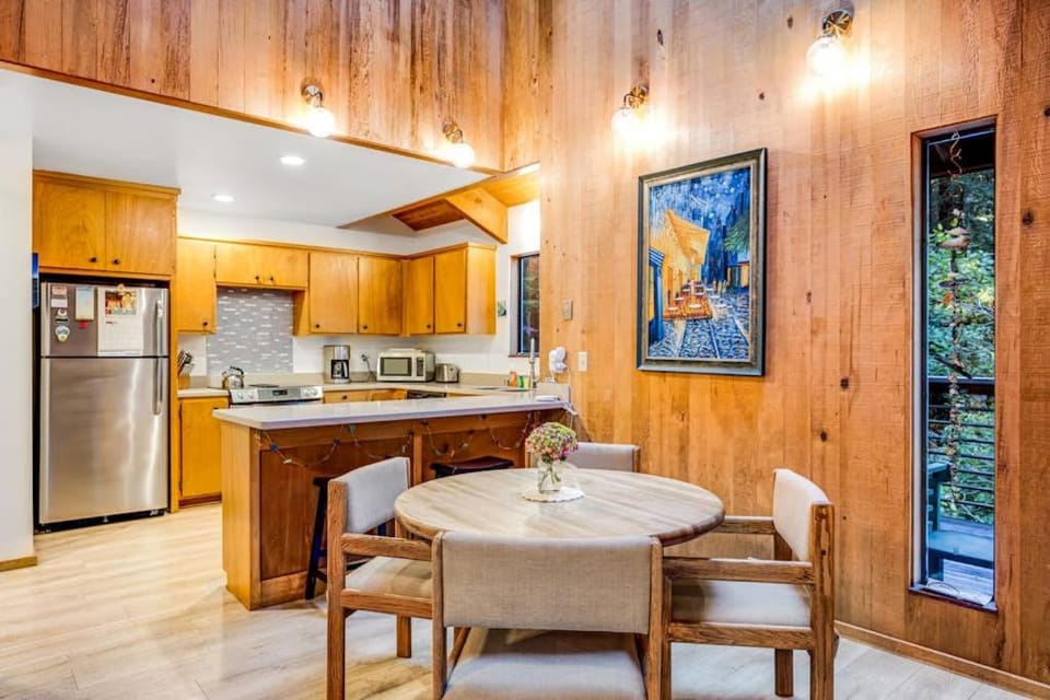 Redwood Retreat House in Gualala