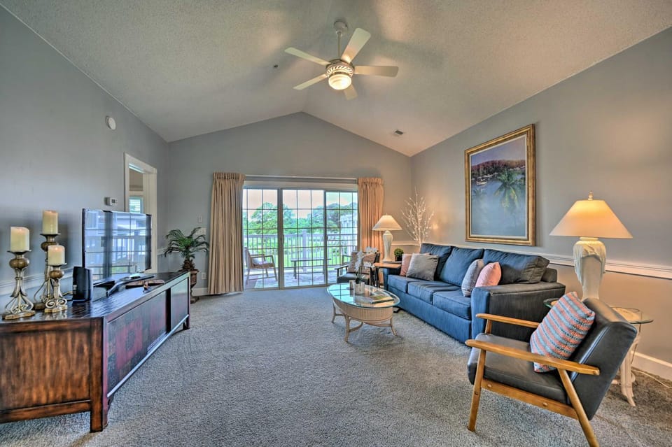 2 Mi to Broadway at the Beach: Quiet Golf Getaway House in Carolina Forest