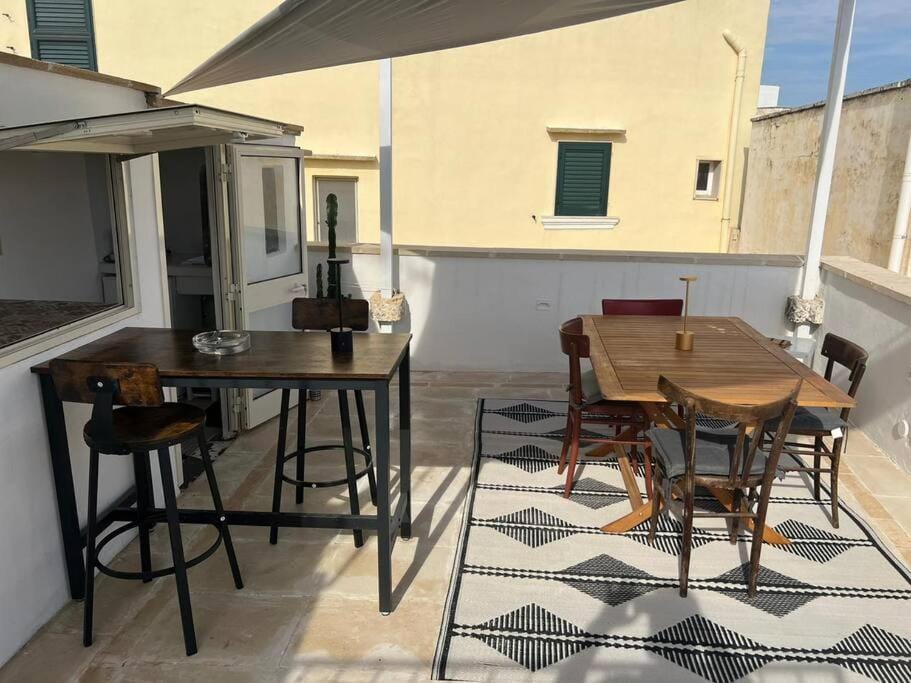 View (from property/room), Balcony/Terrace, Kitchen or kitchenette, Seating area, Dining area