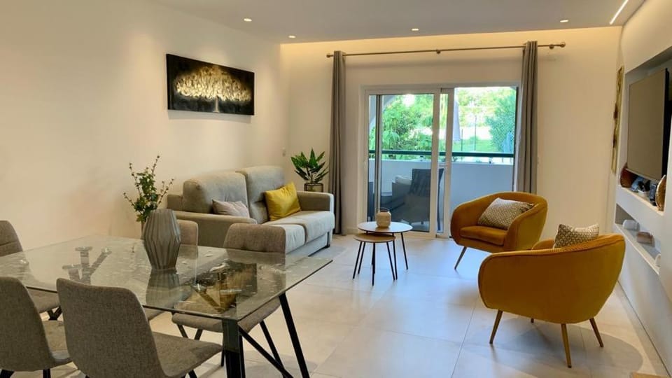 TV and multimedia, Living room, Dining area