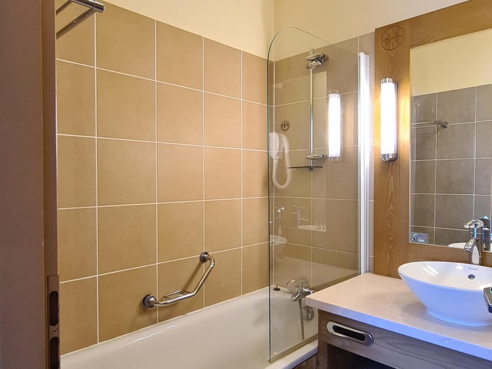 Appartement spacieux, accès pistes, piscine, spa - FR-1-425-120 Apartment in Arâches-la-Frasse