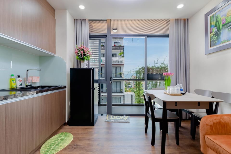 Dining area, kitchen