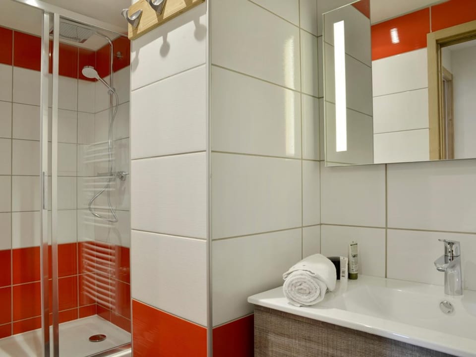 Appartement cosy, proche des pistes avec balcon, spa et équipements modernes - FR-1-181-1965 Apartment in Landry