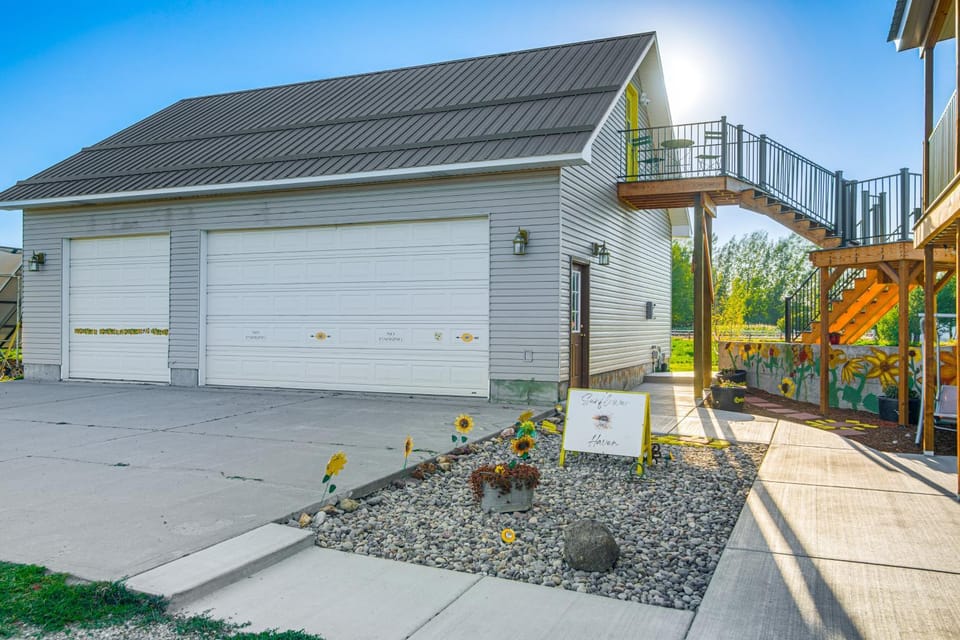 Colorful Sugar City Apartment ~ 4 Mi to BYU! Apartment in Idaho