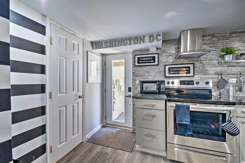 Stylish DC Studio - 5 Mi to National Mall! Apartment in District of Columbia