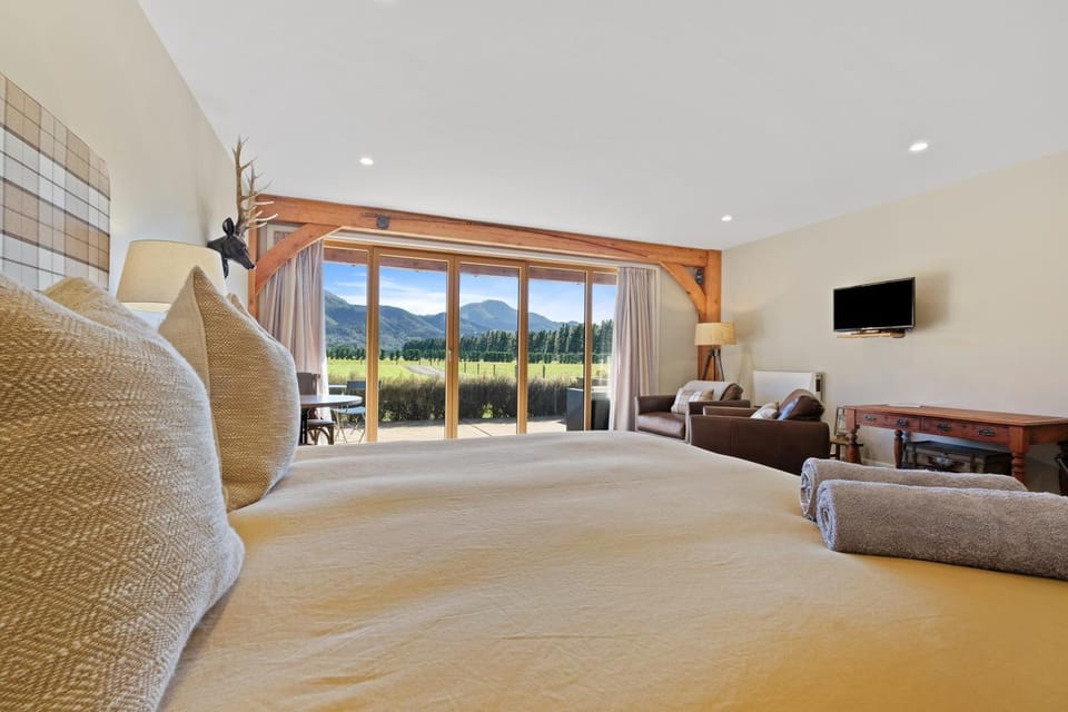 Bed, Mountain view, Continental breakfast