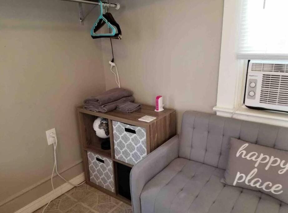 CHERRY ST LITTLE LOVE HOUSE* SHOP*DINE* RT 66*EXPO CENTER*BOK*DOWNTOWN House in Tulsa