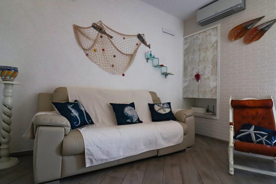 Living room, Seating area, air conditioner