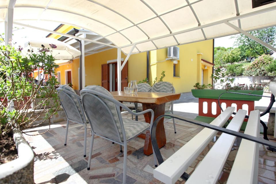 Patio, Seating area
