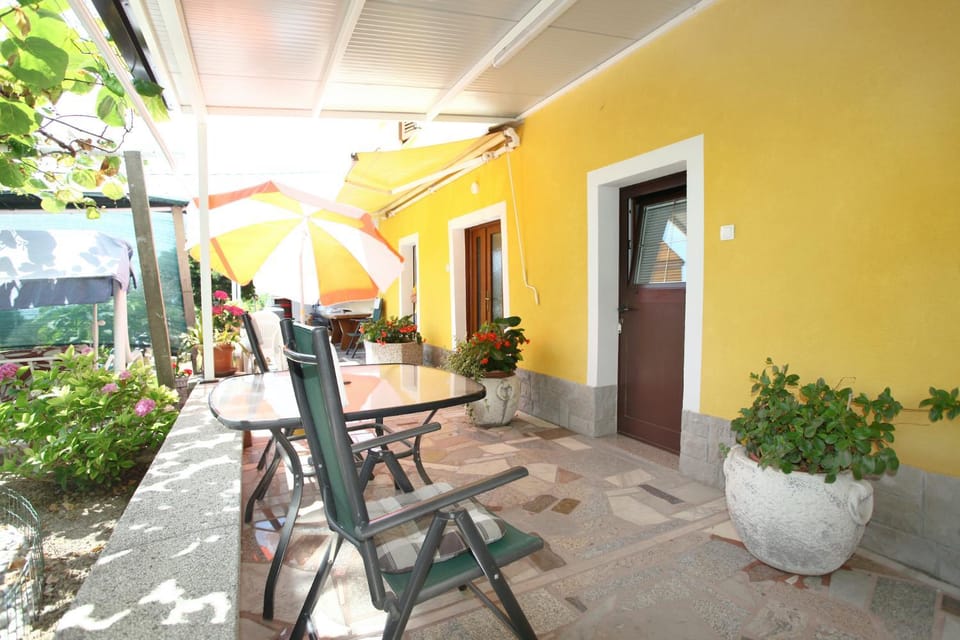 Patio, Seating area