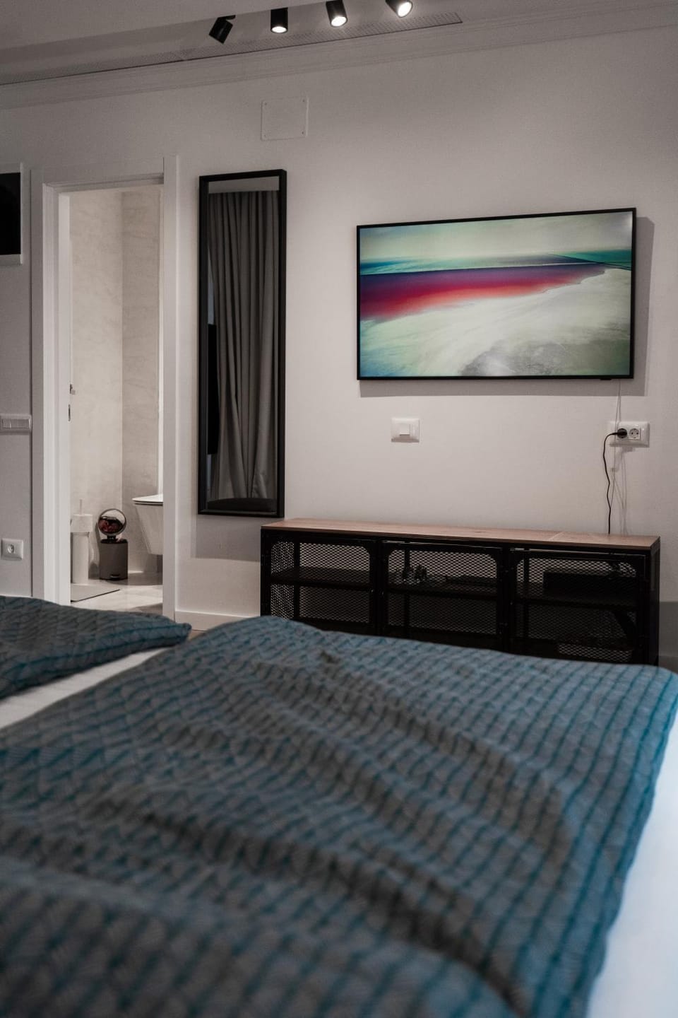 TV and multimedia, Photo of the whole room