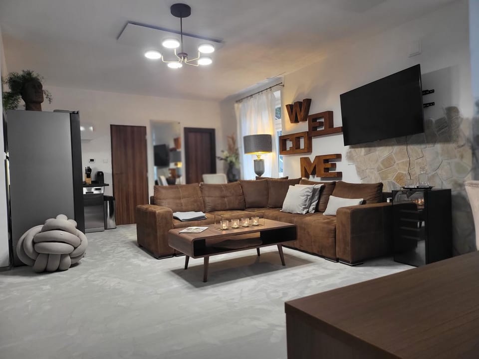 Communal lounge/ TV room, Living room, Seating area
