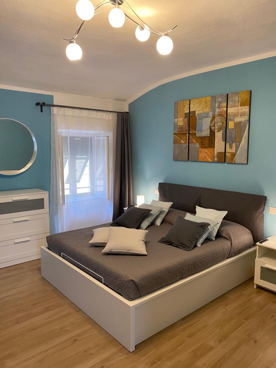 Bed, Photo of the whole room, Bedroom