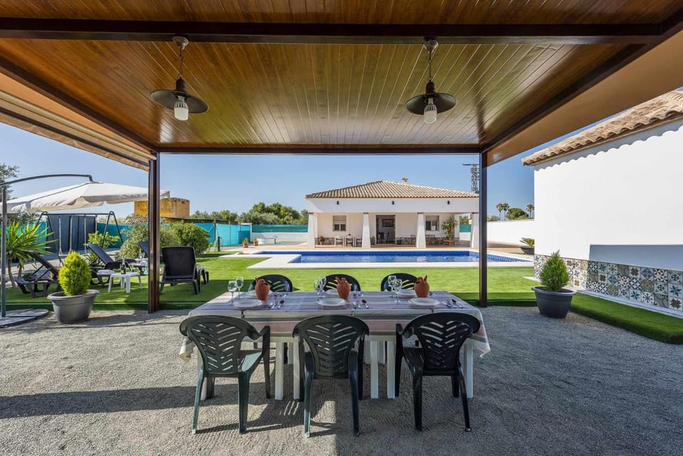 Property building, Patio, BBQ facilities, Garden, Balcony/Terrace, Garden view, Pool view, Swimming pool
