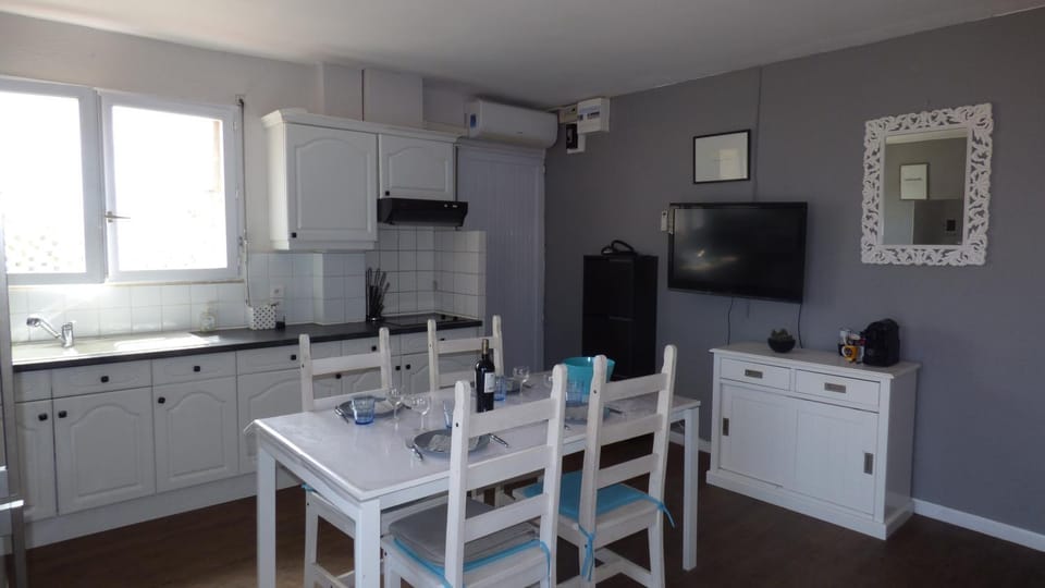 TV and multimedia, Kitchen or kitchenette, Dining area