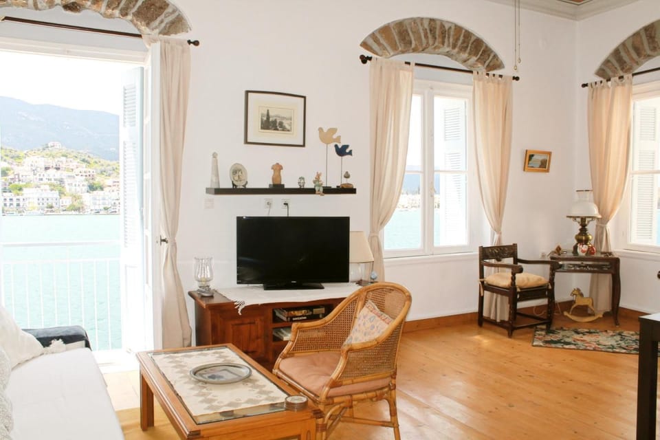 TV and multimedia, Living room, Dining area, Sea view