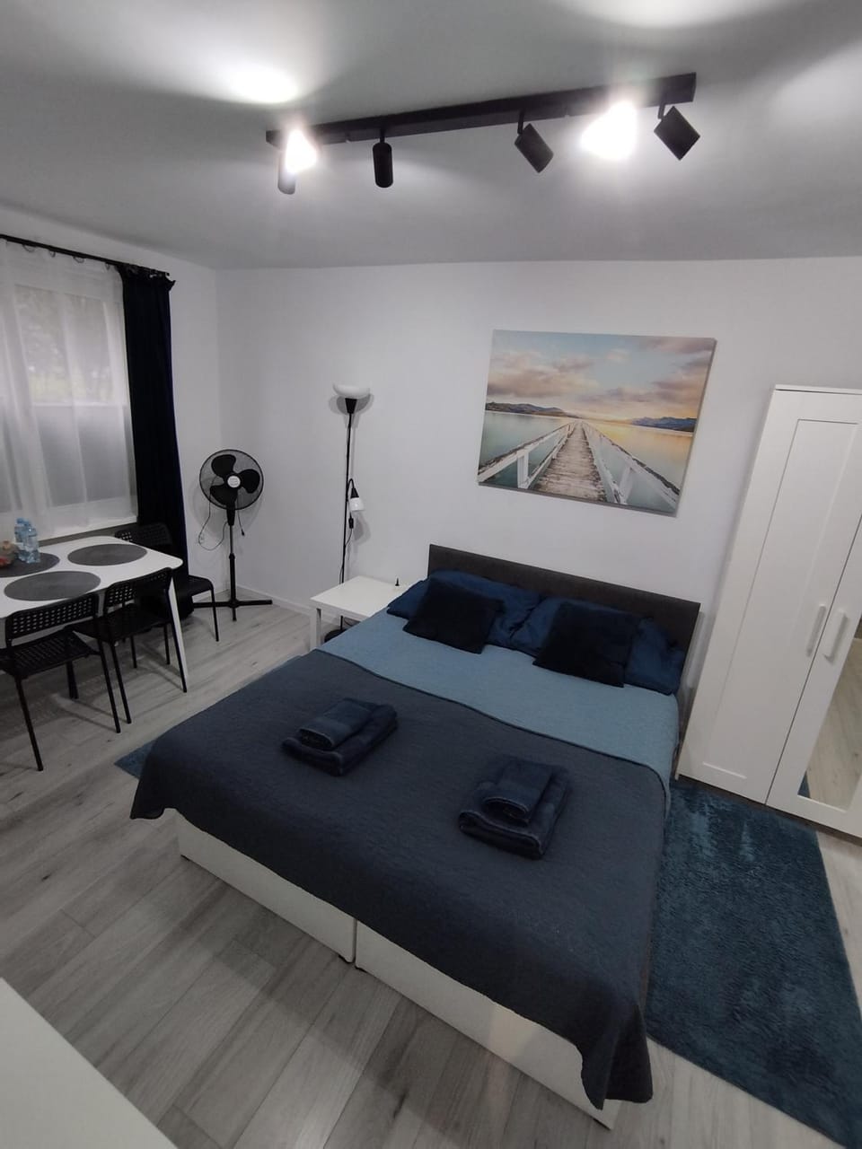 Bed, Living room, Photo of the whole room, Bedroom, towels