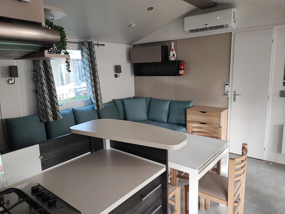 mobilhome 741 Les Charmettes,3ch,2sdb,lave linge,lave vaisselle,clim,2wc Campground/ 
RV Resort in Les Mathes