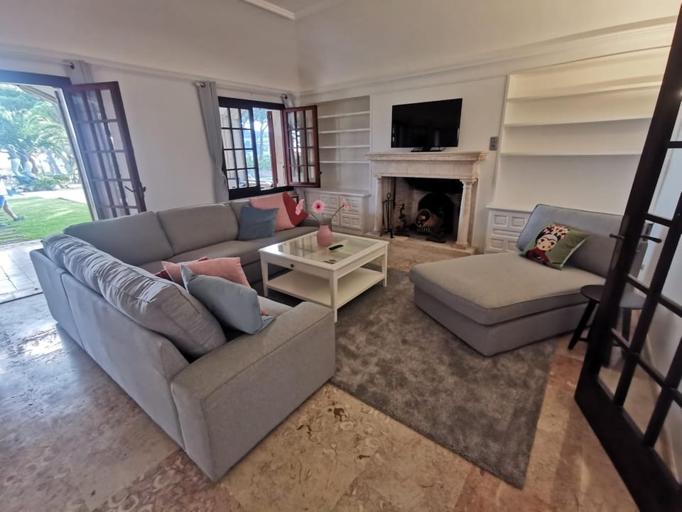 Communal lounge/ TV room, TV and multimedia