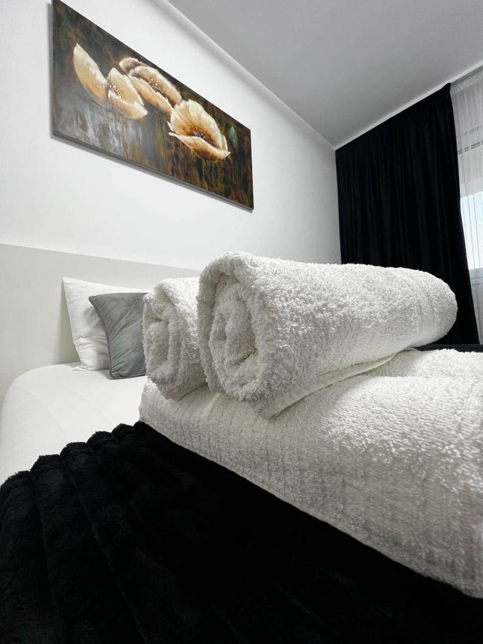 Bed, Bedroom, towels