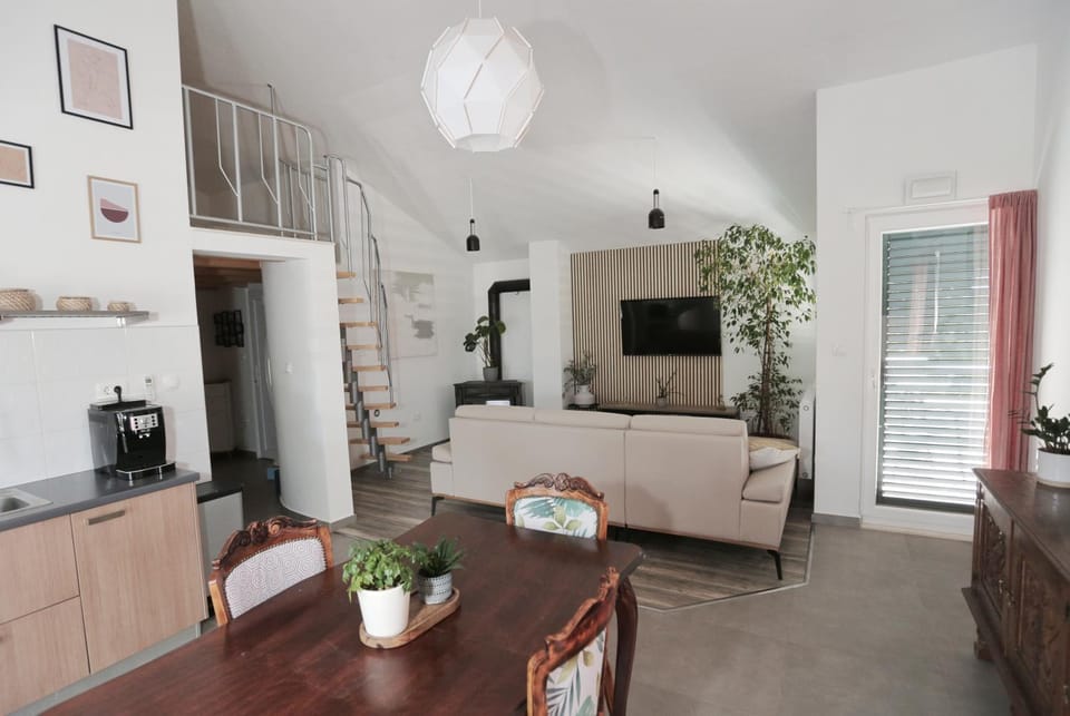 Living room, Dining area