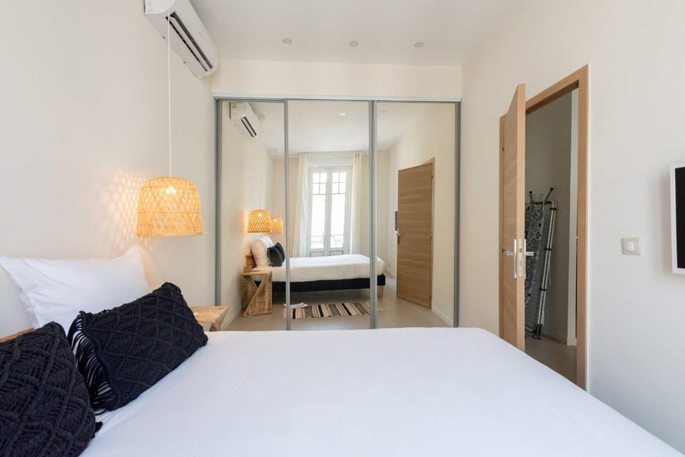 Nice apartment Juan-Les-Pins - 300m Beach Apartment in Antibes