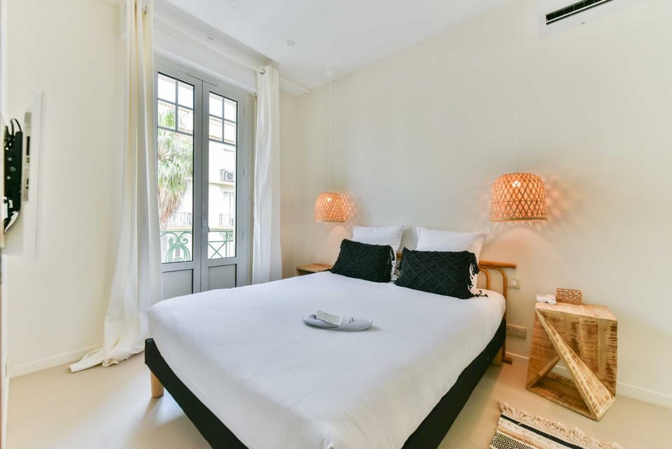 Nice apartment Juan-Les-Pins - 300m Beach Apartment in Antibes