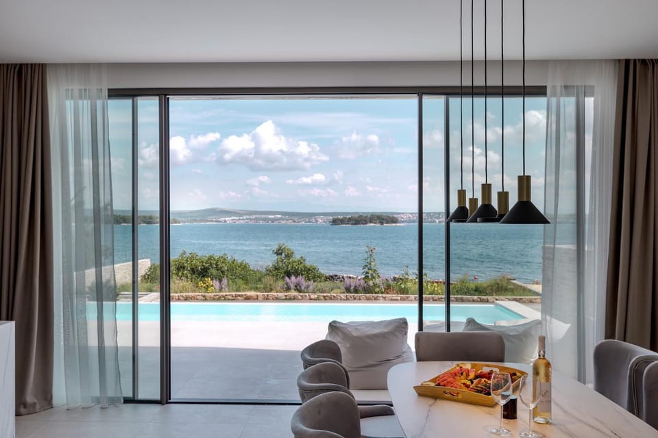 Day, Balcony/Terrace, Living room, Seating area, Dining area, Sea view, Swimming pool