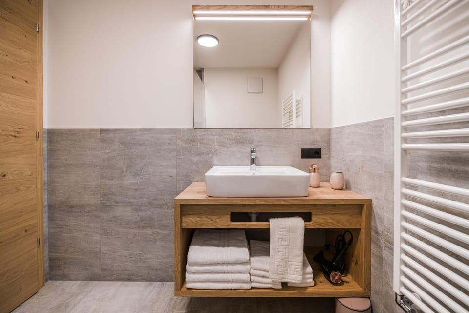 Bathroom, Living room