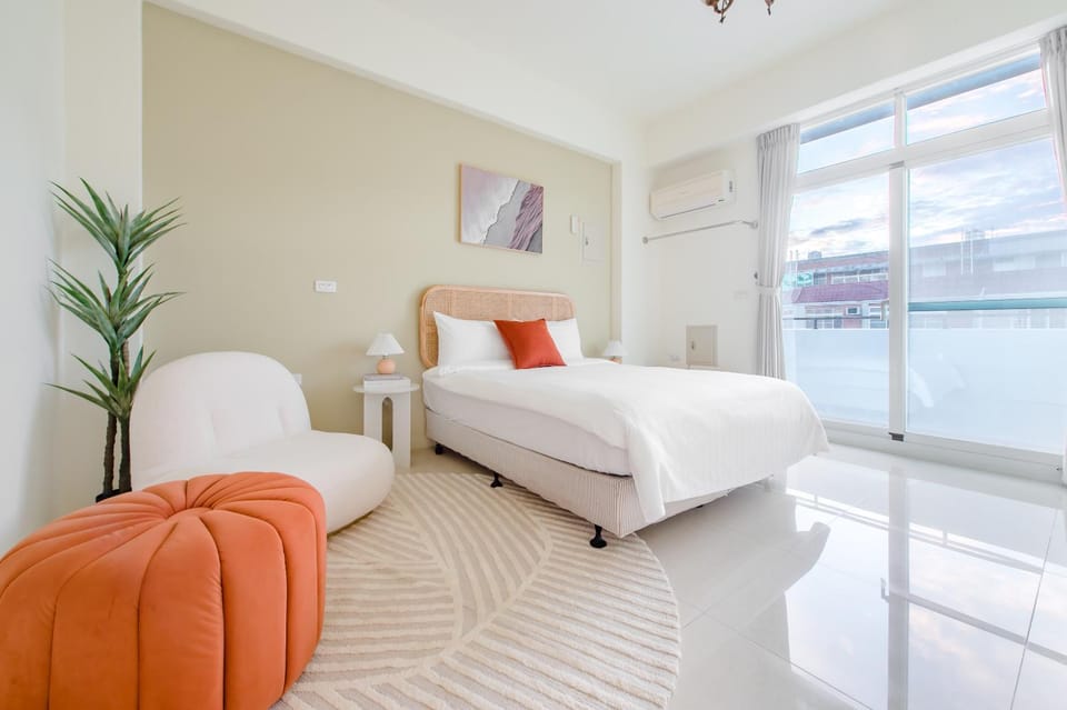 Bed, Balcony/Terrace, Photo of the whole room, Bedroom