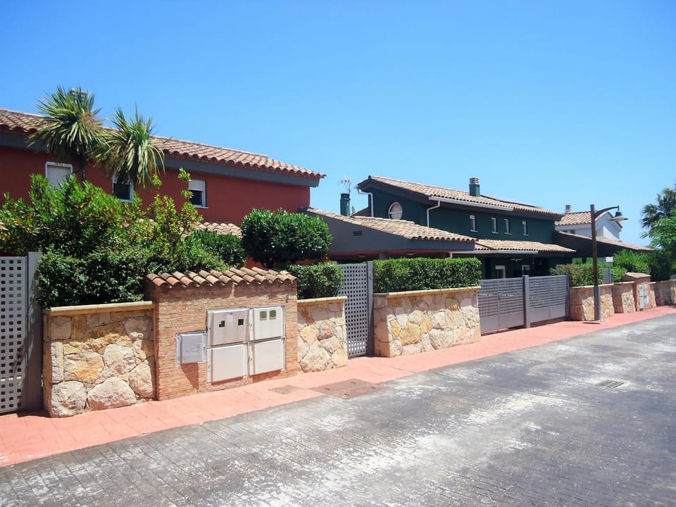 Property building, Facade/entrance, Off site
