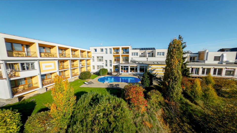 Property building, Day, Swimming pool, Swimming pool