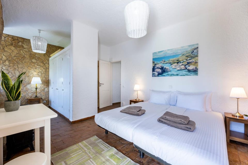 Bed, Bathroom, Bedroom, towels