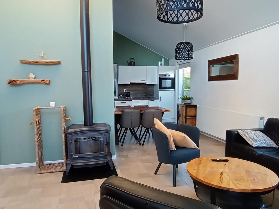 Living room, Food, fireplace, fireplace