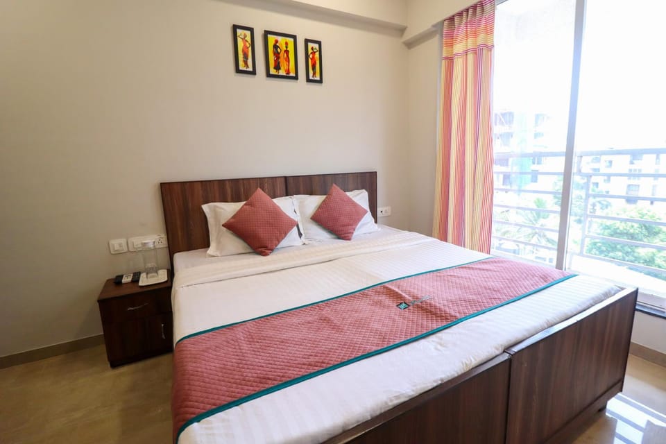 Bed, View (from property/room), View (from property/room), Photo of the whole room, Bedroom, City view, City view