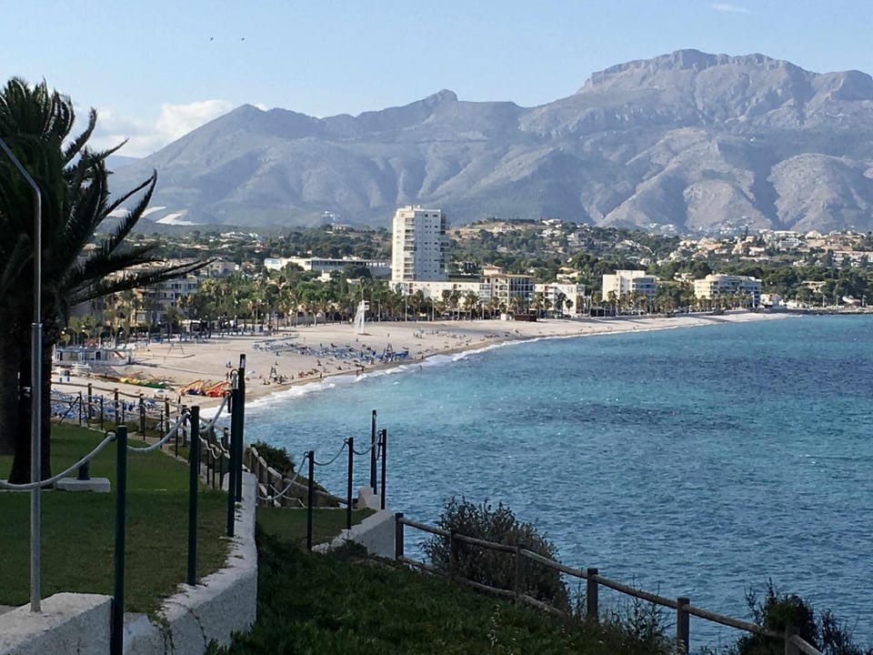 Garden, Mountain view, Sea view