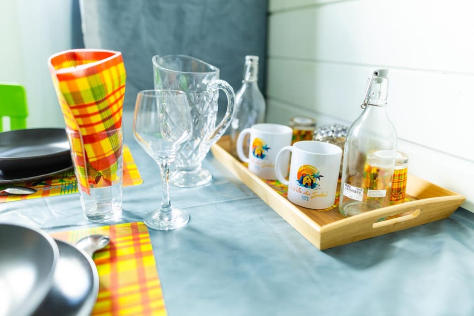 Kitchen or kitchenette, Food and drinks