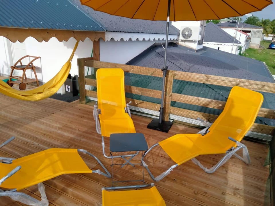 Balcony/Terrace, sunbed