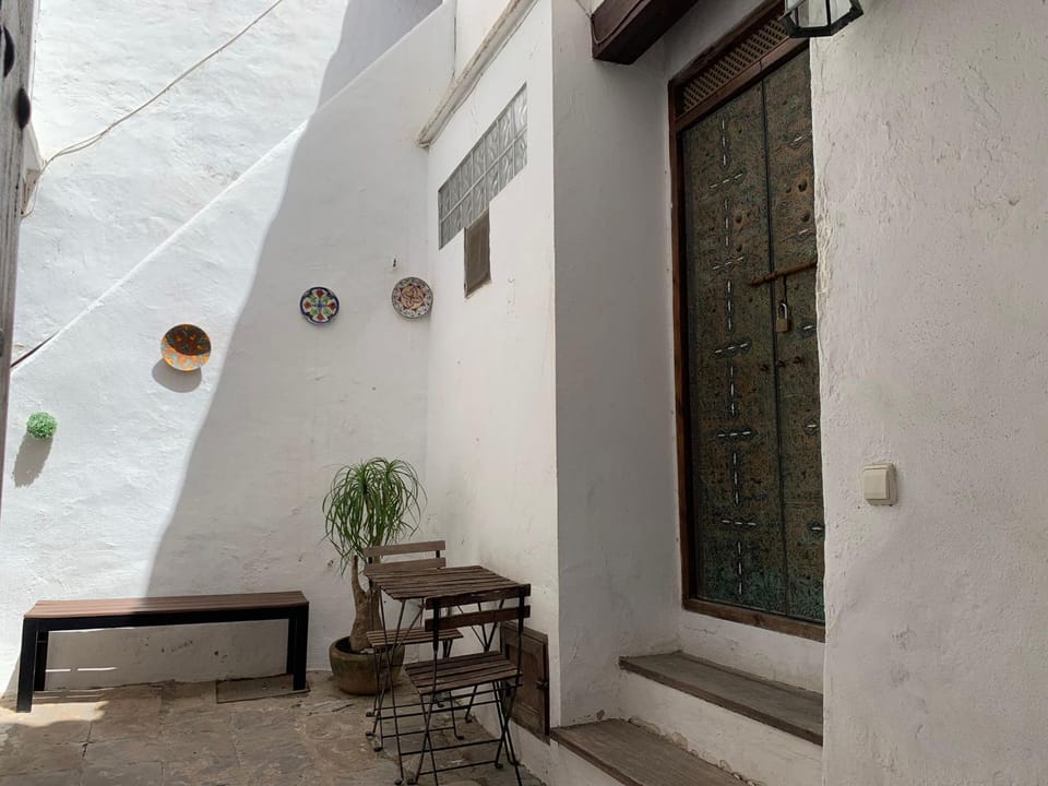 Patio, Facade/entrance