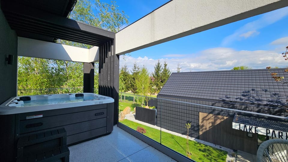 Property building, Hot Tub