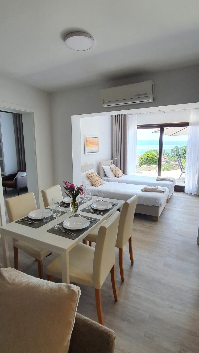 Dining area, Sea view