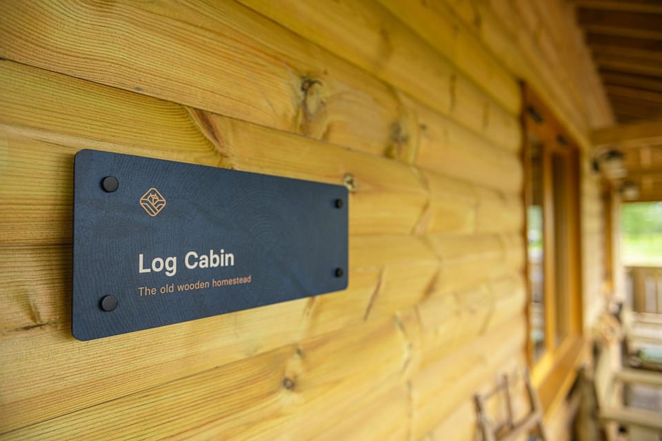 Luxury Log Cabin with a Hot Tub Cabin in Rother District