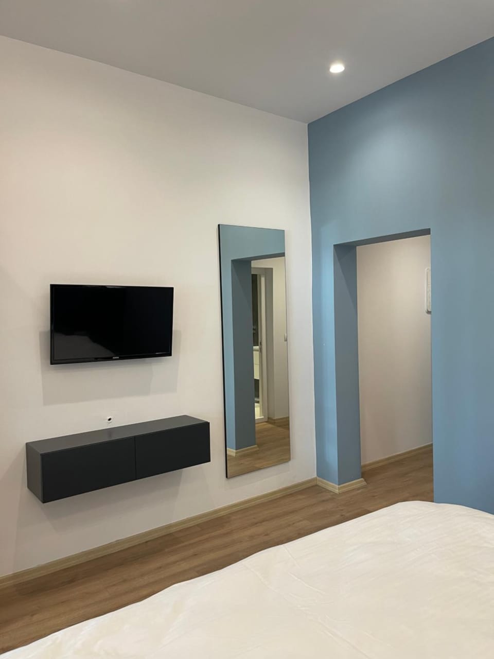 Bed, TV and multimedia