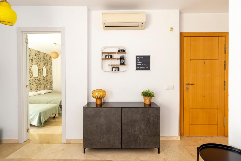 Living room, Photo of the whole room, air conditioner