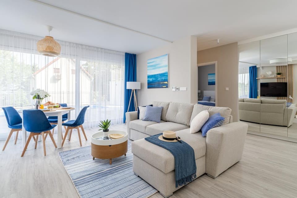 Living room, Dining area, Swimming pool