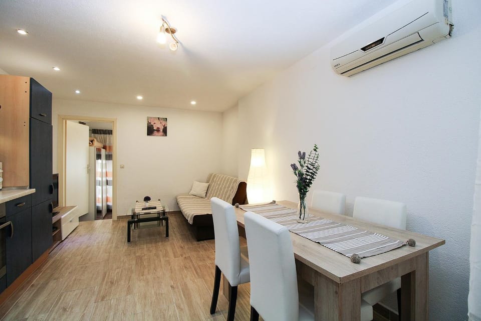 Dining area, air conditioner