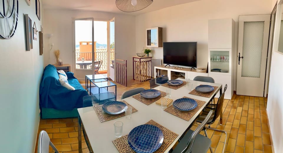 TV and multimedia, Living room, Dining area