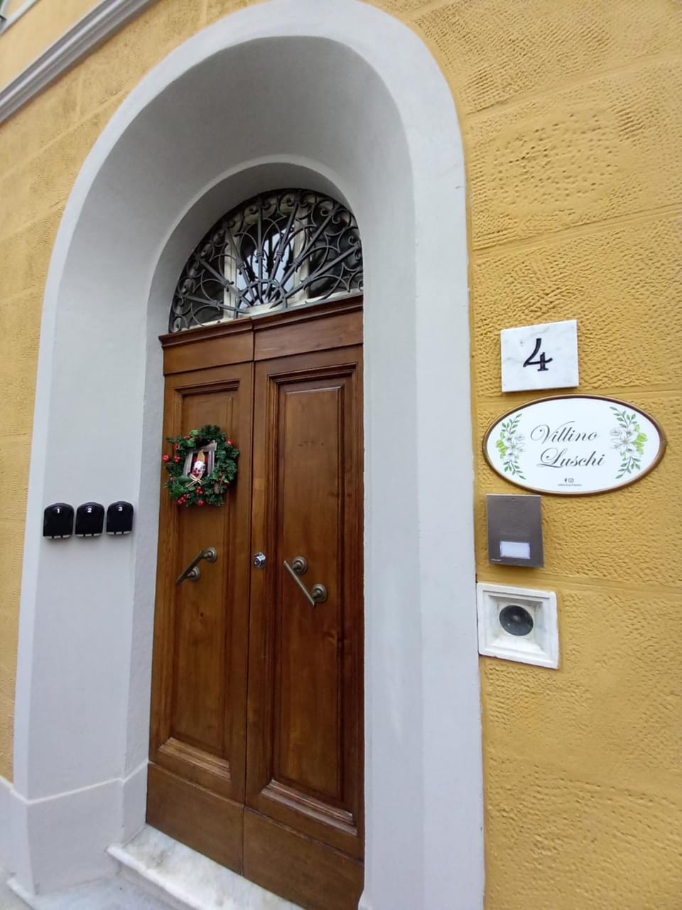Facade/entrance