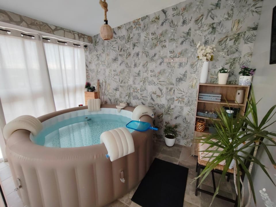 Natural landscape, Hot Tub, Photo of the whole room